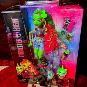 MONSTER HIGH DOLL